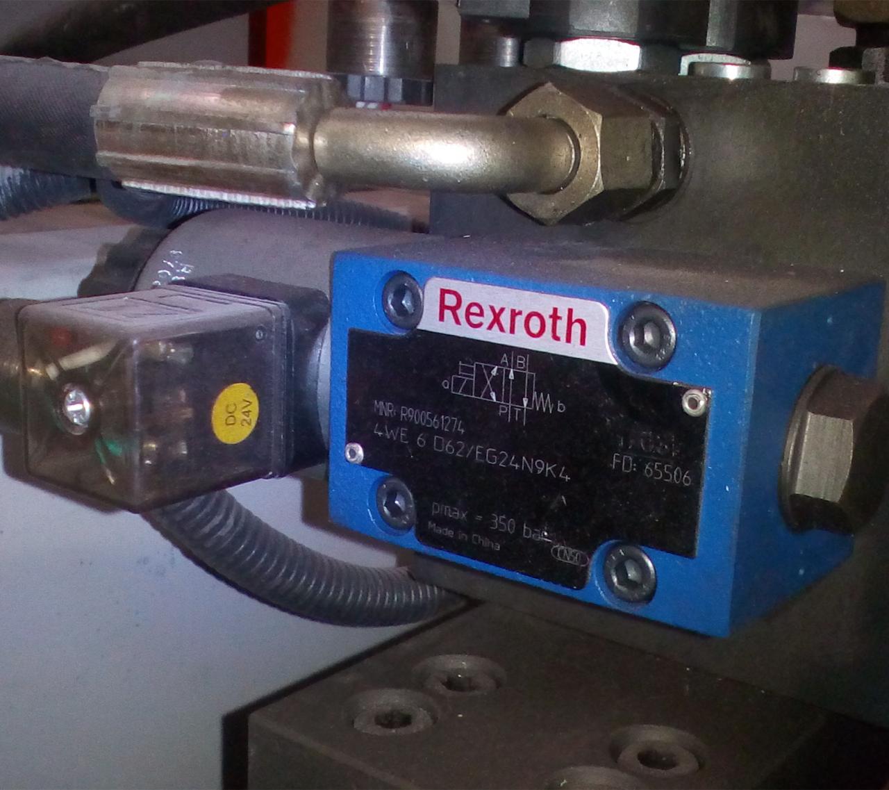 High Quality 3m Press Brake Machine Hydraulic 100 Ton For Sheet Metal Bending Kiváló minőségű 3 m-es présfékezőgép hidraulikus 100 tonnás lemezhajlításhoz