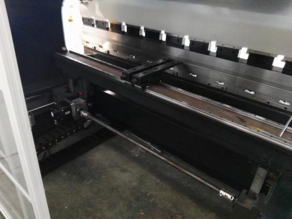 High Quality Sheet Metal Hydraulic Press Brake Machine Kiváló minőségű fémlemez hidraulikus présfékezőgép