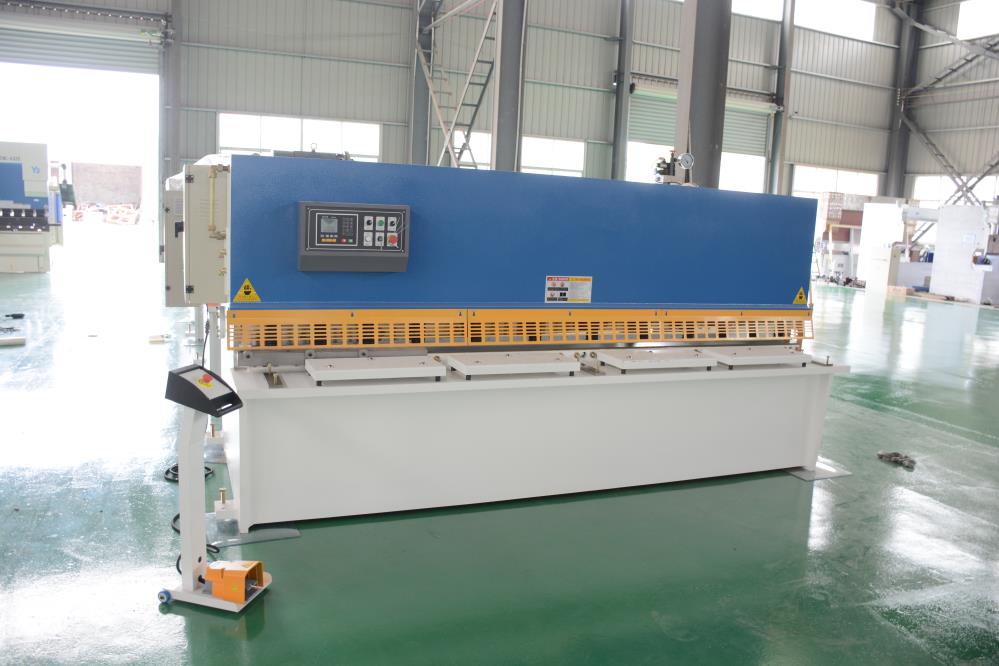 Hydraulic Pendulum Shearing Machine Cnc Automatic Guillotine Shearing Machine Hidraulikus inganyíró gép Cnc automata guillotine nyírógép