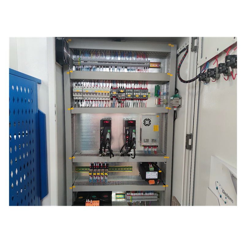 Hydraulic Press Brake Of 130t/3200mm 4+1 Axis Delem Da53t Cnc Press Brake Hidraulikus présfék 130t/3200mm 4+1 tengelyes Delem Da53t Cnc présfék