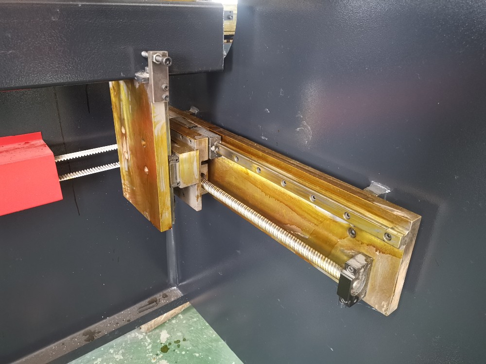 Hydraulic Stainless Steel Wc67y/k-300/6000 Mould Crowning Press Brake Hidraulikus rozsdamentes acél Wc67y/k-300/6000 formakoronás présfék