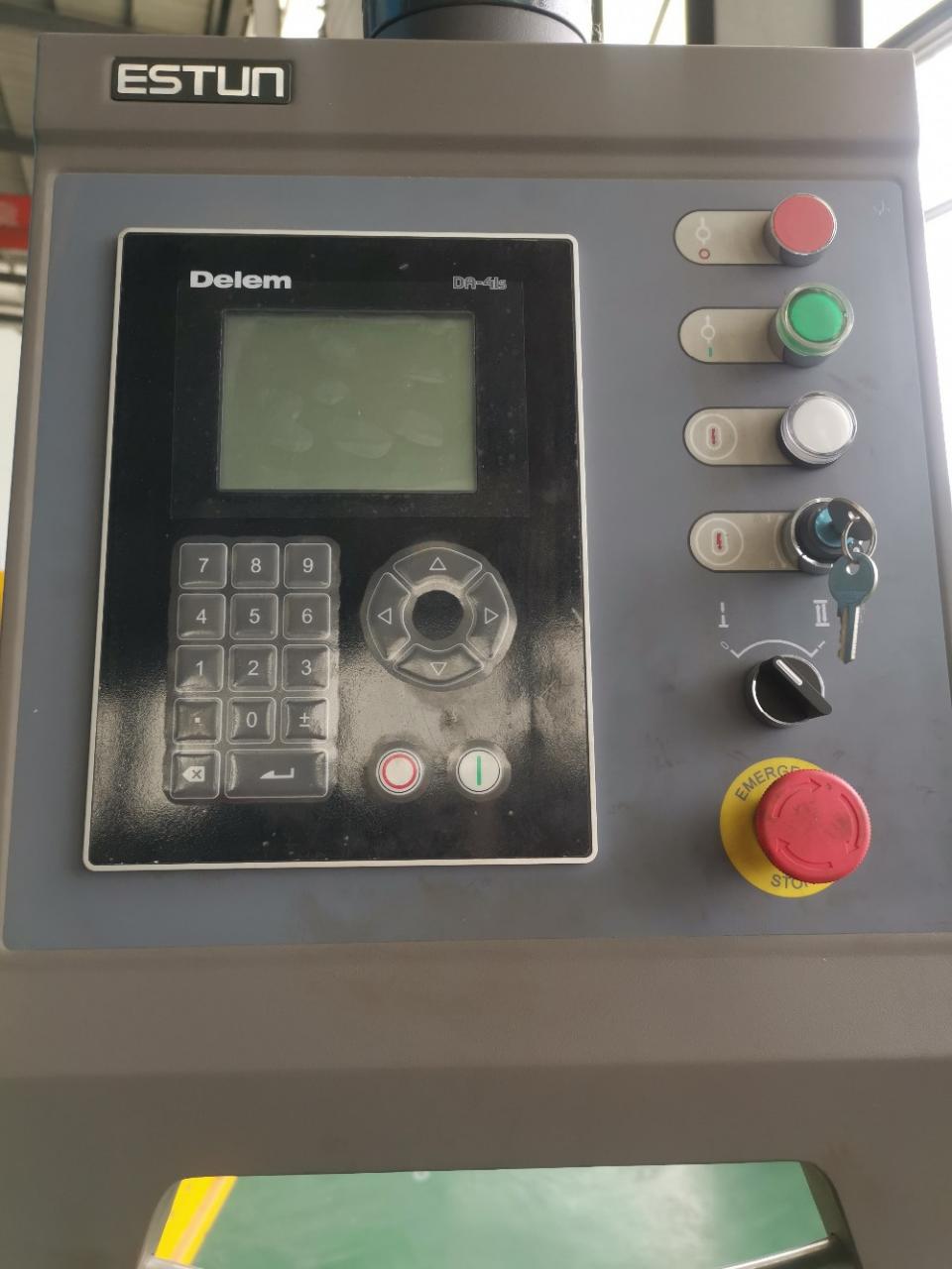 Hydraulic Stainless Steel Wc67y/k-300/6000 Mould Crowning Press Brake Hidraulikus rozsdamentes acél Wc67y/k-300/6000 formakoronás présfék