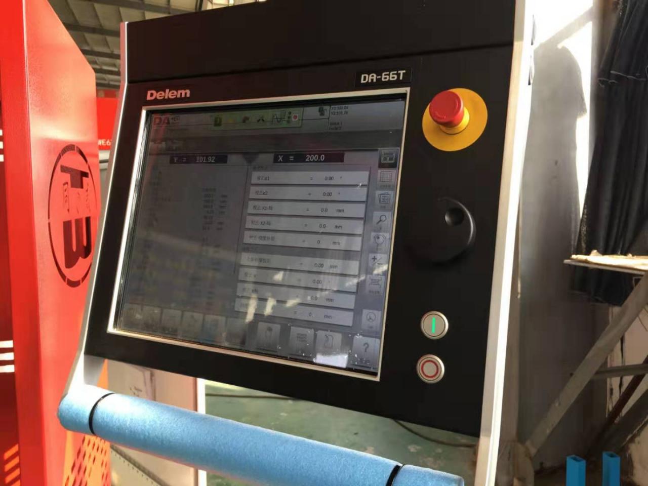 Hydraulic Stainless Steel Wc67y/k-300/6000 Mould Crowning Press Brake Hidraulikus rozsdamentes acél Wc67y/k-300/6000 formakoronás présfék