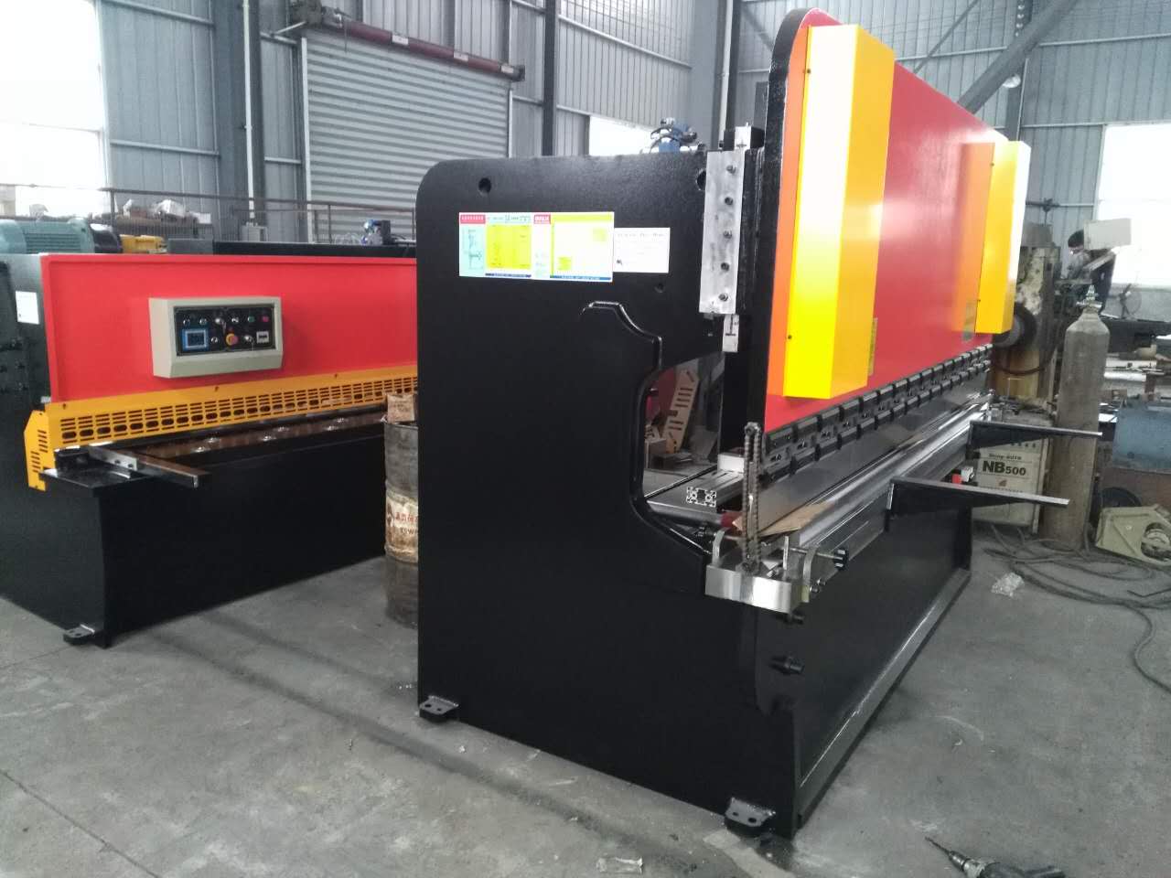 Hydraulic Swing Beam Guillotine Shears Qc12y-4x2500 Hidraulikus lengőgerendás guillotine olló Qc12y-4x2500