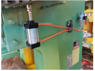 Mechanical Press Machine, 100 Ton Power Press Price Mechanikus présgép, 100 tonnás nyomógép ár