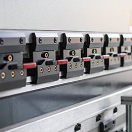 Metal Plate Press Brake Machine / CNC Hydraulic Press Brake Machine Fémlemezes présfékgép / CNC hidraulikus présfékgép