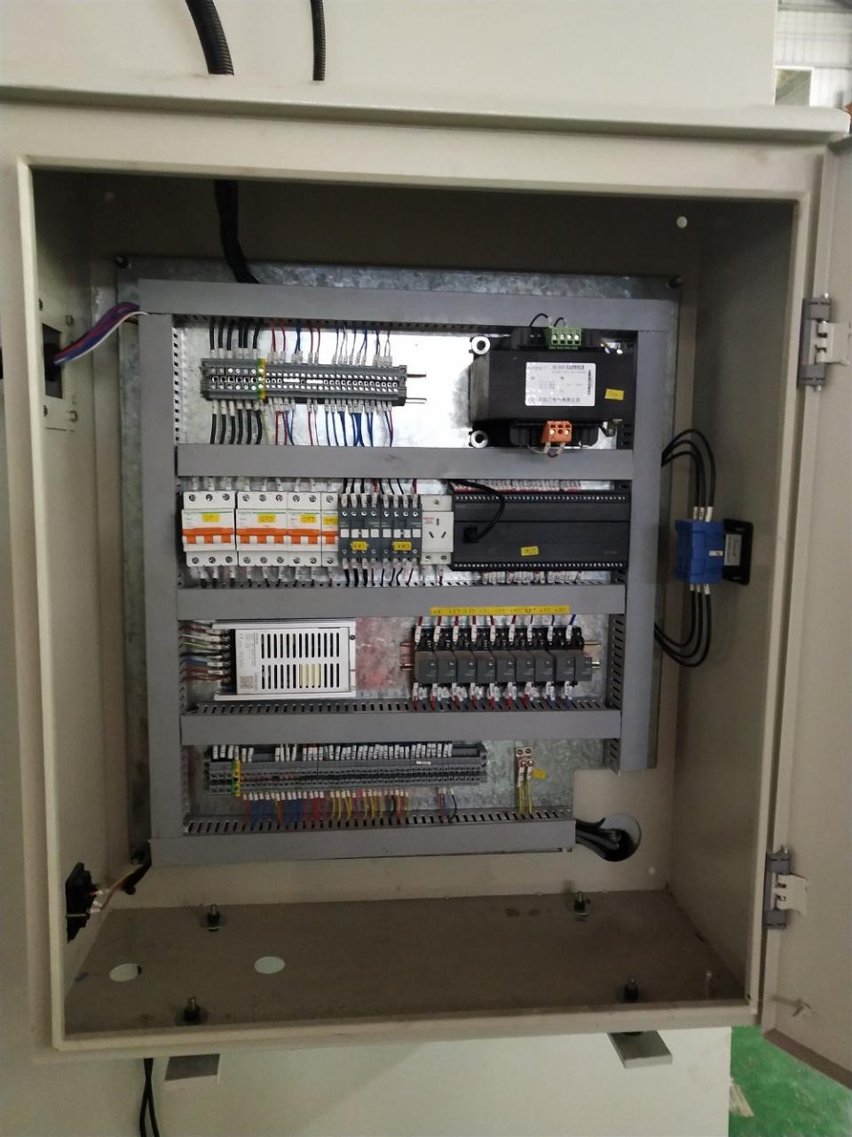 Pneumatikus súrlódó tengelykapcsoló nagy teljesítményű lyukasztó présgép