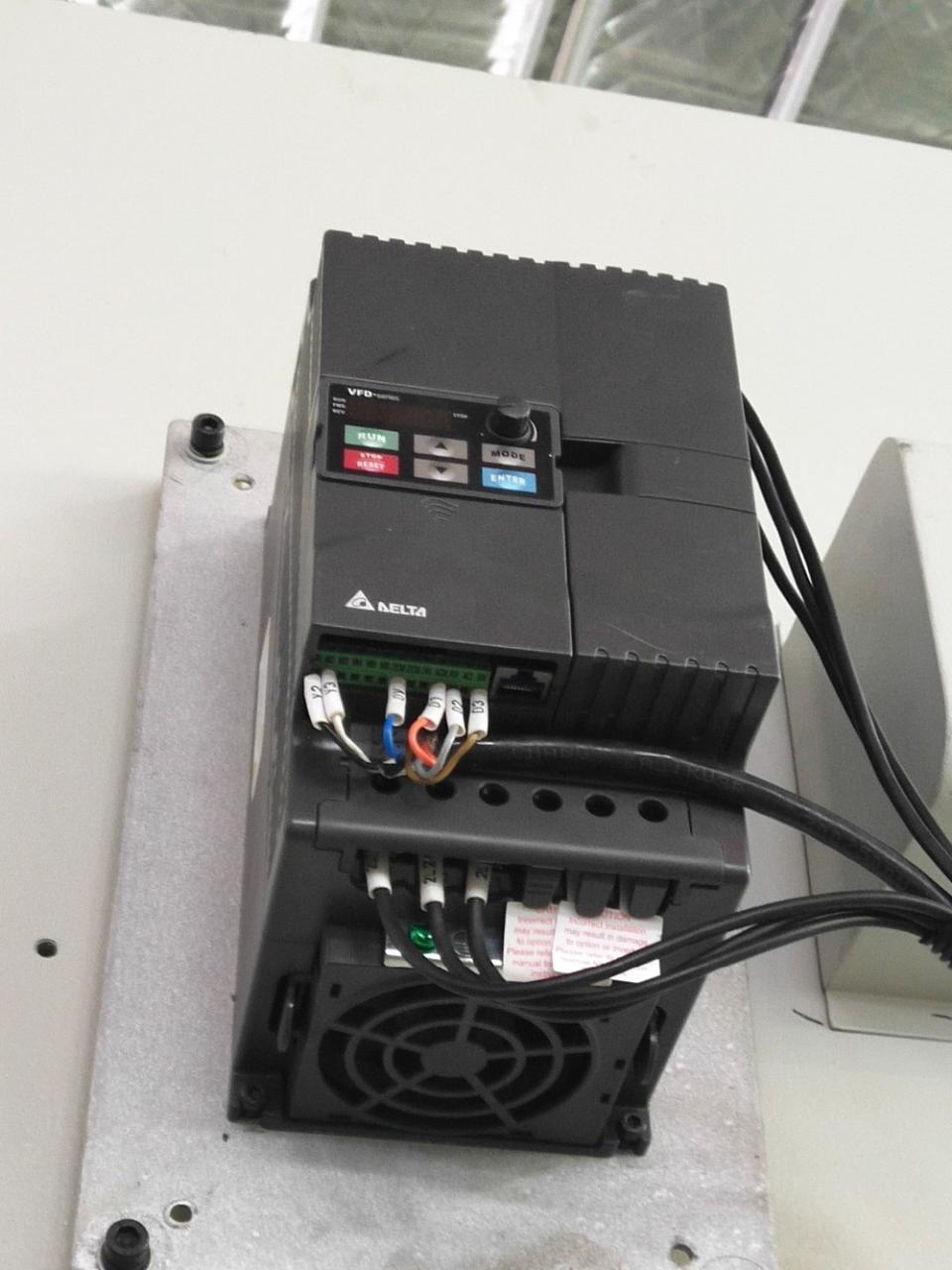 Pneumatikus súrlódó tengelykapcsoló nagy teljesítményű lyukasztó présgép