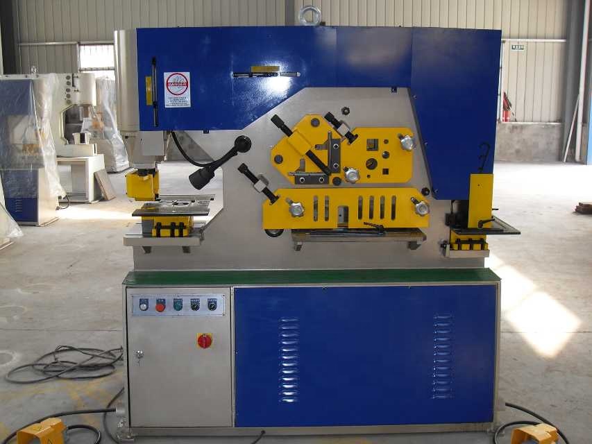 Q35y Series Multifunctional Hydraulic Iron Worker Combined Shearing And Punching Machine Q35y sorozatú multifunkcionális hidraulikus vasmunkás kombinált nyíró- és lyukasztógép