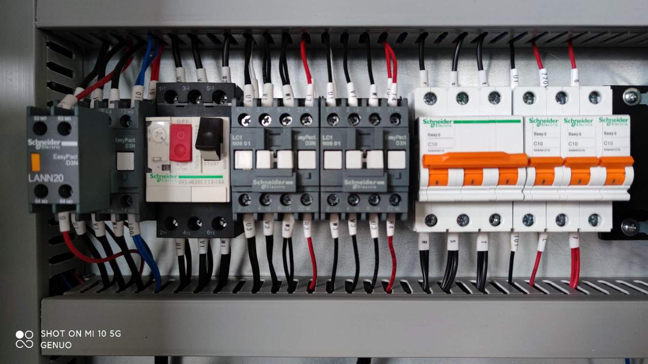 Qc11k Hydraulic Shear Machine And Guillotine Shearing Machine For Sheet Metal Cutting Qc11k hidraulikus nyírógép és guillotine nyírógép fémlemez vágásához