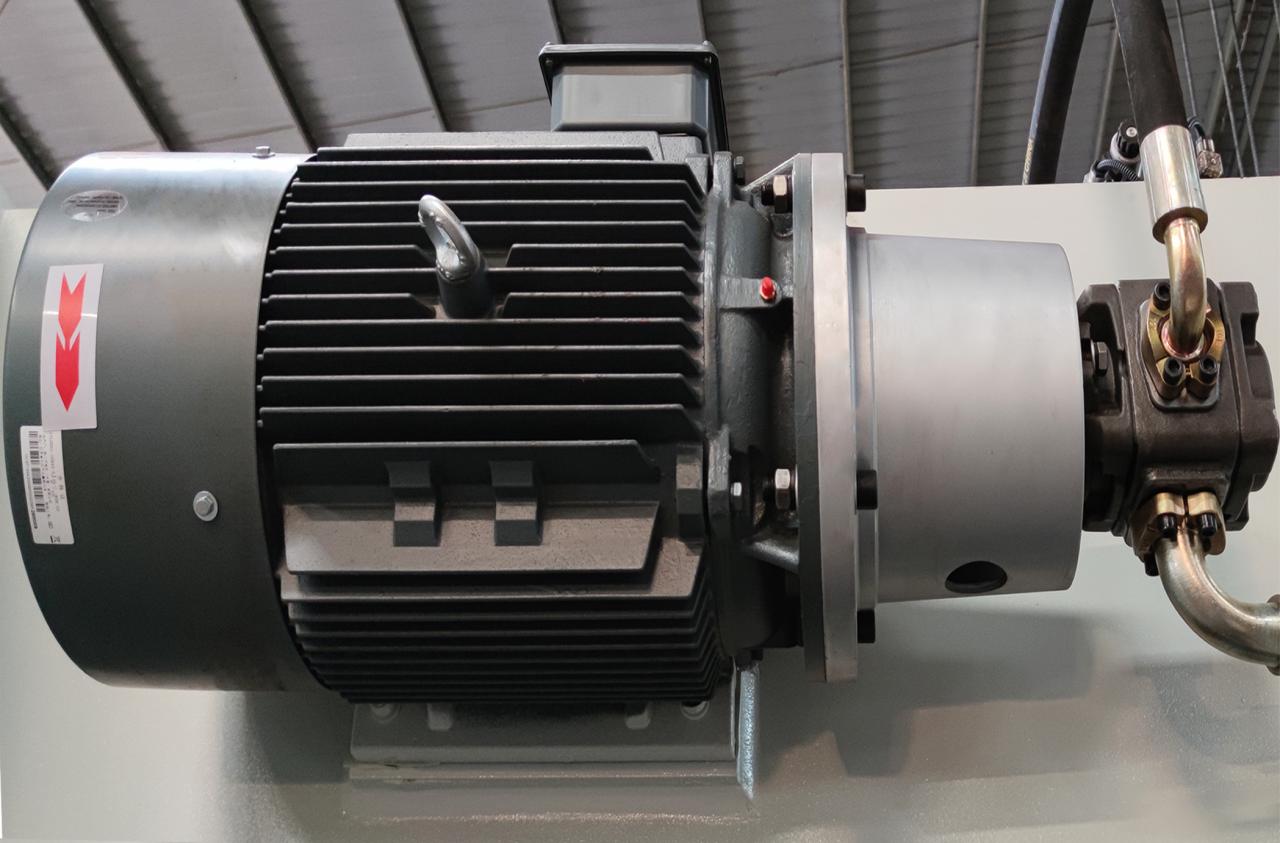 Qc11k hidraulikus nyírógép és guillotine nyírógép fémlemez vágásához