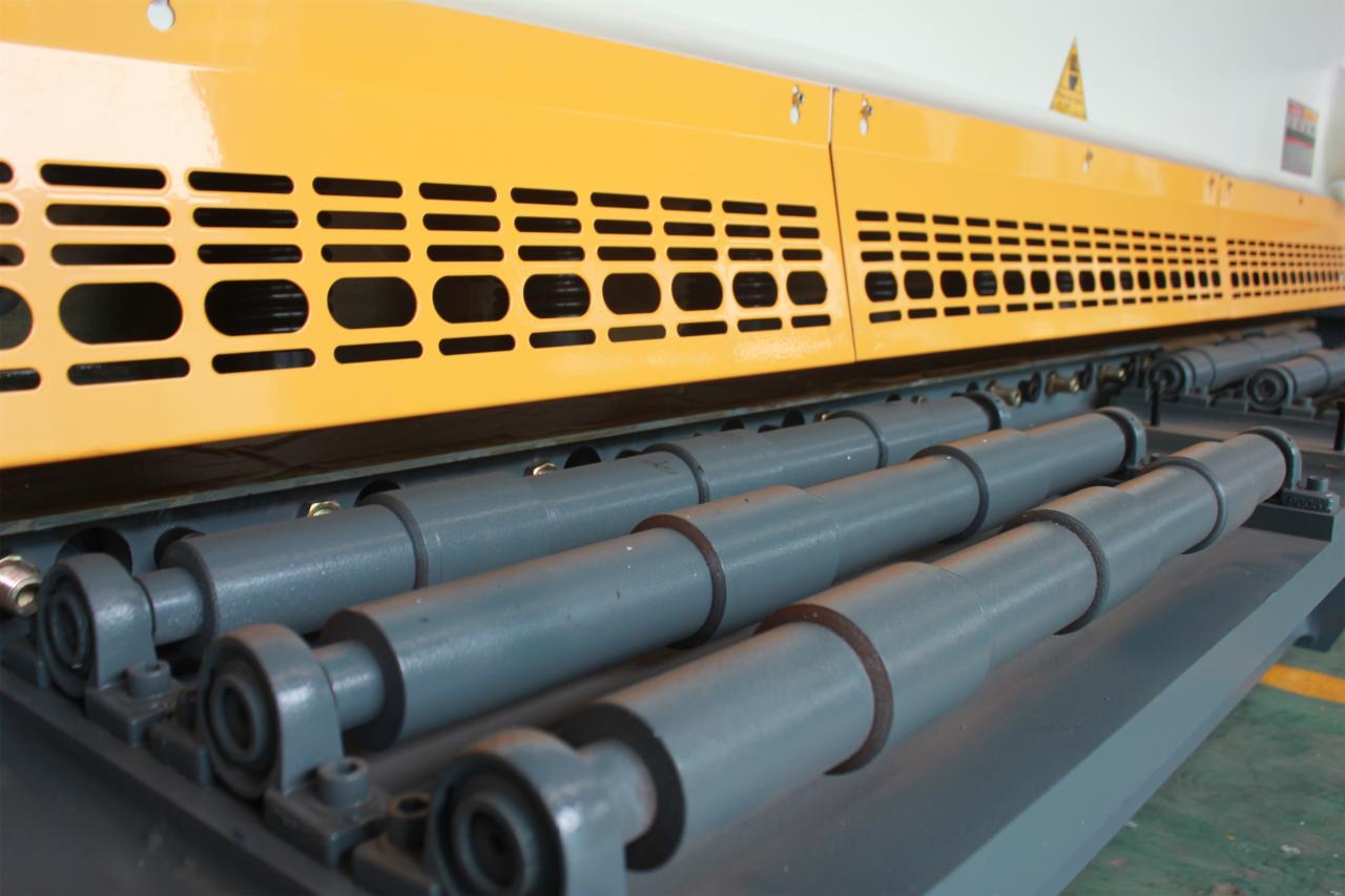 Qc11y Metal Plate Hydraulic Guillotine Shearing Machine For Sale Qc11y fémlemezes hidraulikus guillotine nyírógép eladó