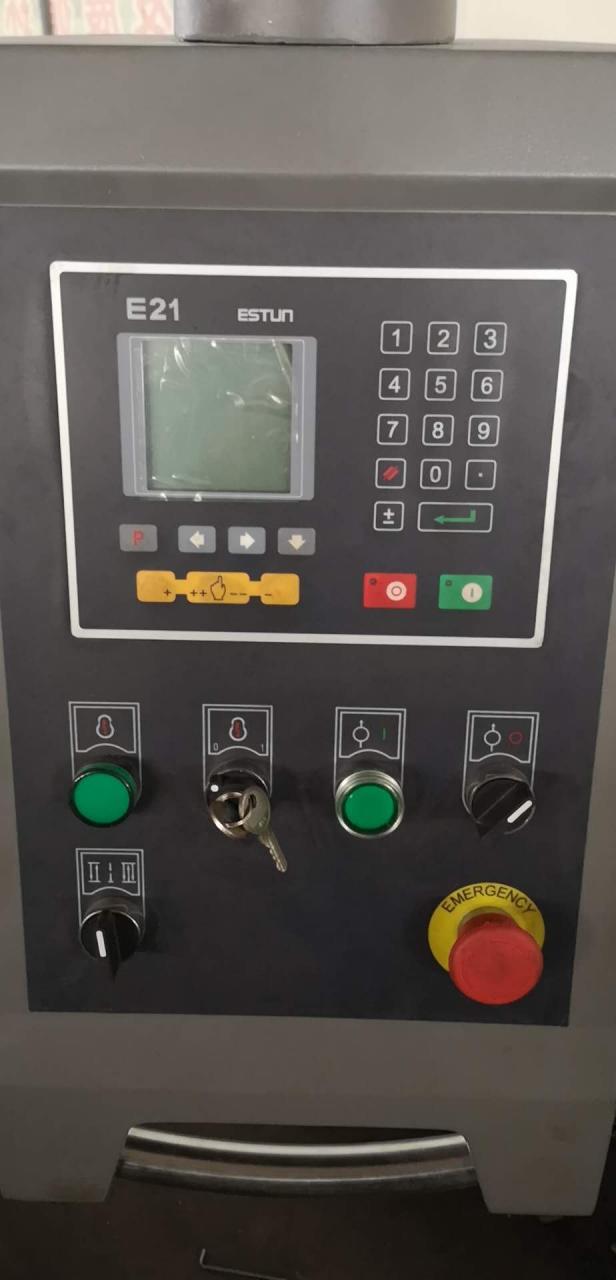 Qc12y 6x3200 hidraulikus lemezes csúszó asztali fűrész guillotine nyíró vágógép