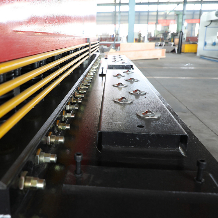 Qc12y / Qc12k Sheet Metal Steel Plate 6mm X 3200 Cnc Hydraulic Swing Beam Shear Machine Qc12y / Qc12k fémlemez acéllemez 6 mm X 3200 Cnc hidraulikus lengőgerendás nyírógép