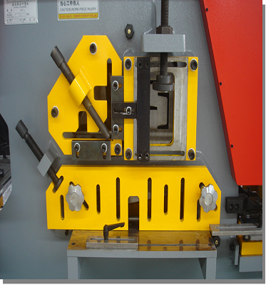 Steel Plate Angle Cutting Punching Notching Machine Hydraulic Ironworker For Sale Acéllemez szögvágó lyukasztó bemetszőgép hidraulikus vasmunkás eladó
