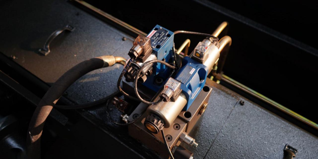 Wc67 Hydraulic Press Brake / CNC Press Bending Machine / Plate Bending Machine China Wc67 hidraulikus présfék / CNC préshajlítógép / lemezhajlító gép Kína