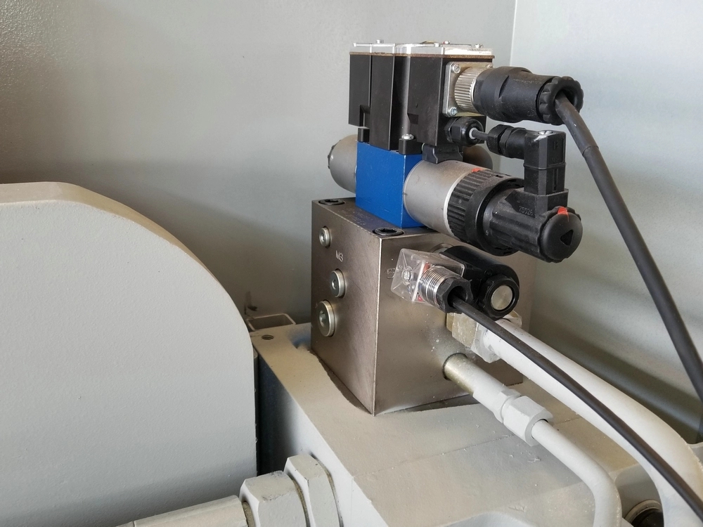 Wc67k 100 tonnás 200 tonnás hidraulikus CNC présfékező gép vas fém acéllemezhez